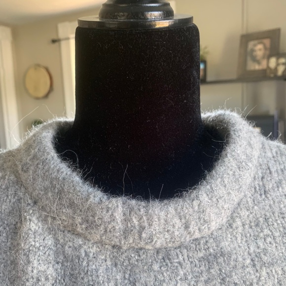 H&M Sweater NWOT - Picture 3 of 4